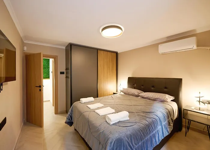 Panos City Apartment - Private Parking For Motorcycles